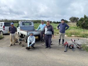 ムスヌン浜の駐車場掃除